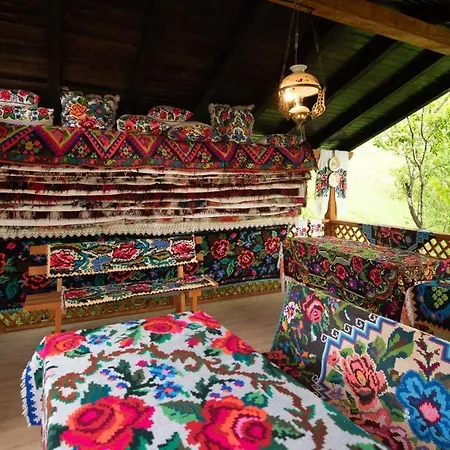 Dupa Apa La Razvan Guest house 3*