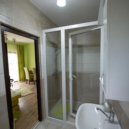 Dupa Apa La Razvan Guest house 3*