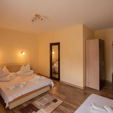 Dupa Apa La Razvan Guest house 3*